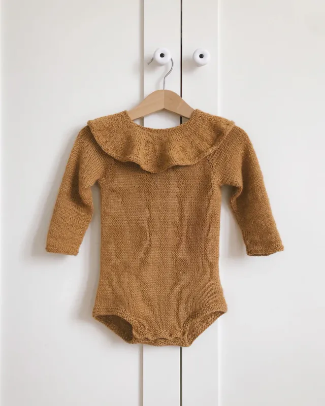 PetiteKnit Almas volangbody 